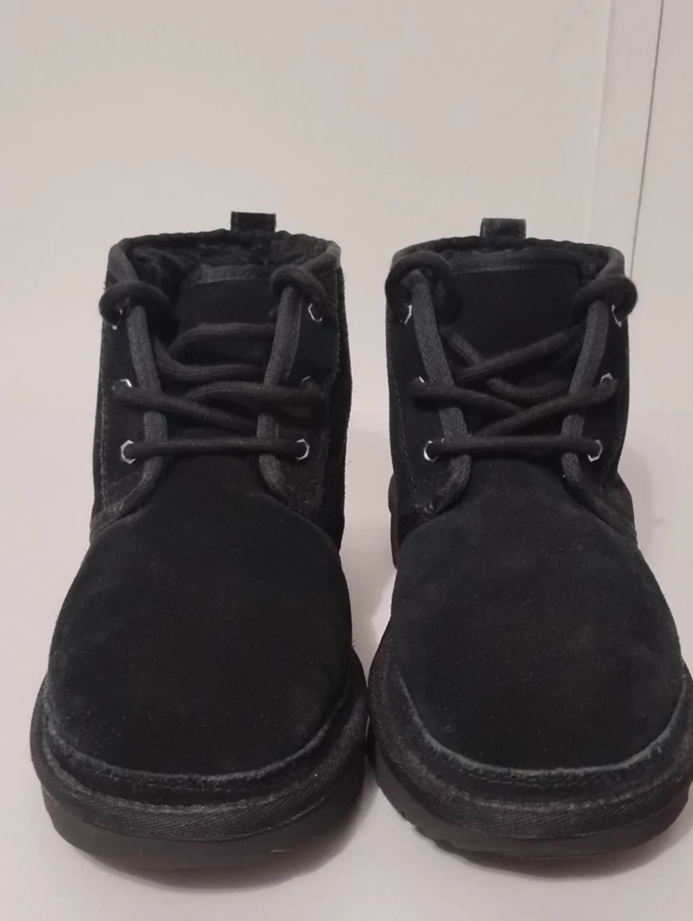UGG Neumel 11 Big Kids 6 Black Suede Chukka Boots 1017320K